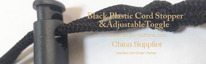 Tapón plástico negro del cordón y palanca ajustable
